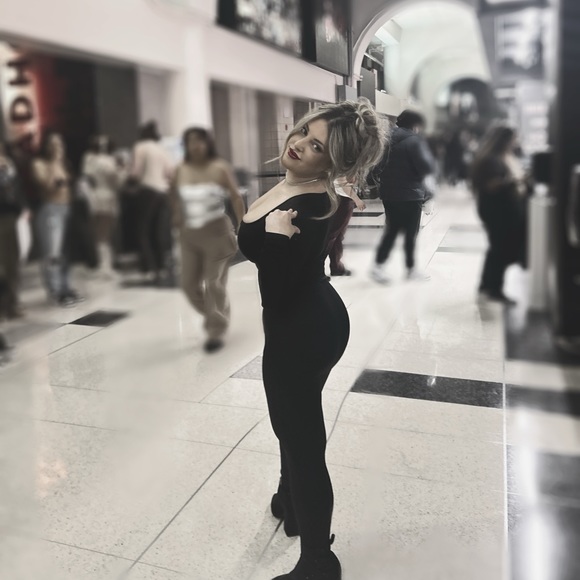 Meet your Posher, Jade - Picture 3 of 4